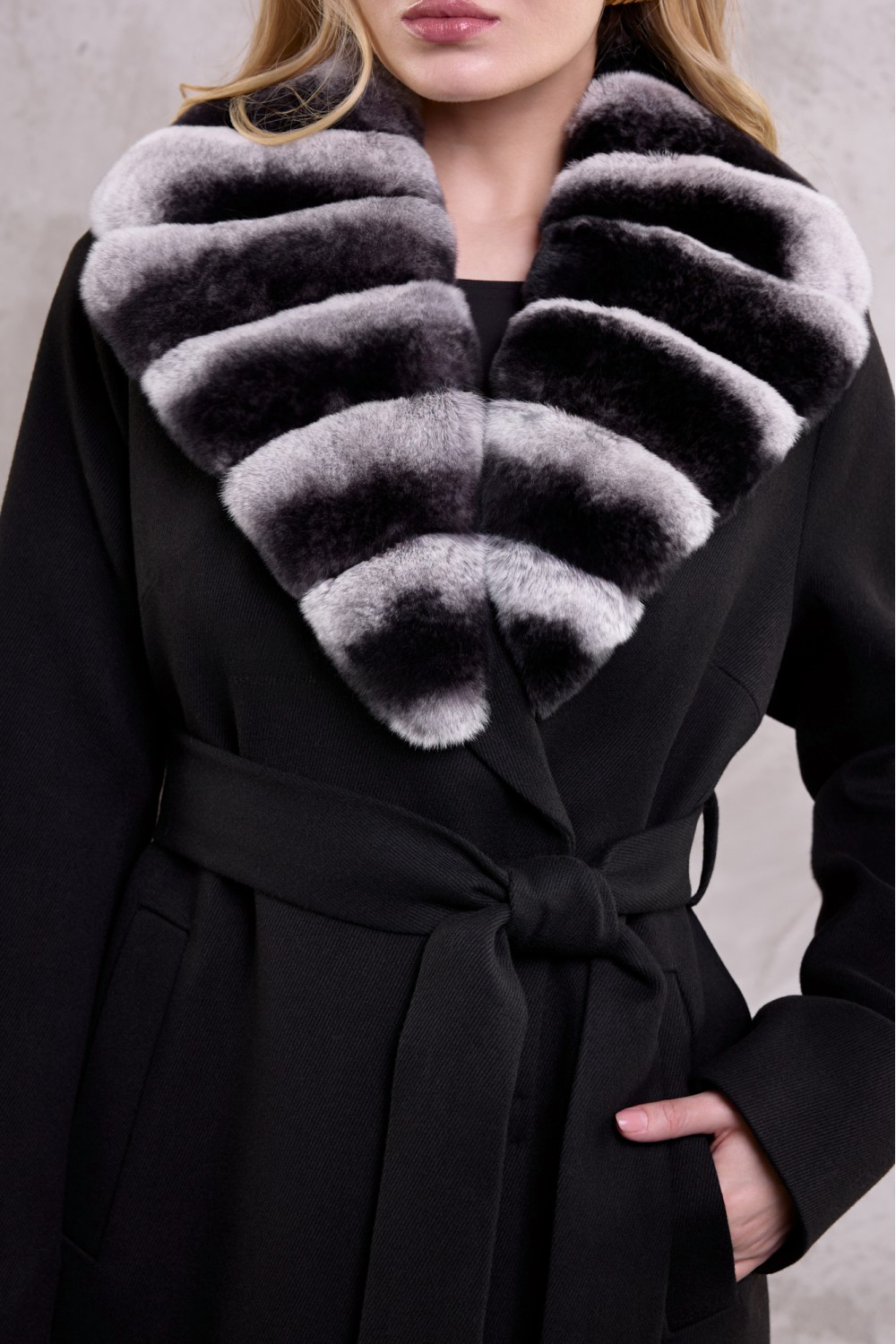 Model dressed in a black wool coat with plush chinchilla rex rabbit fur collar, blending warmth and high-end style.