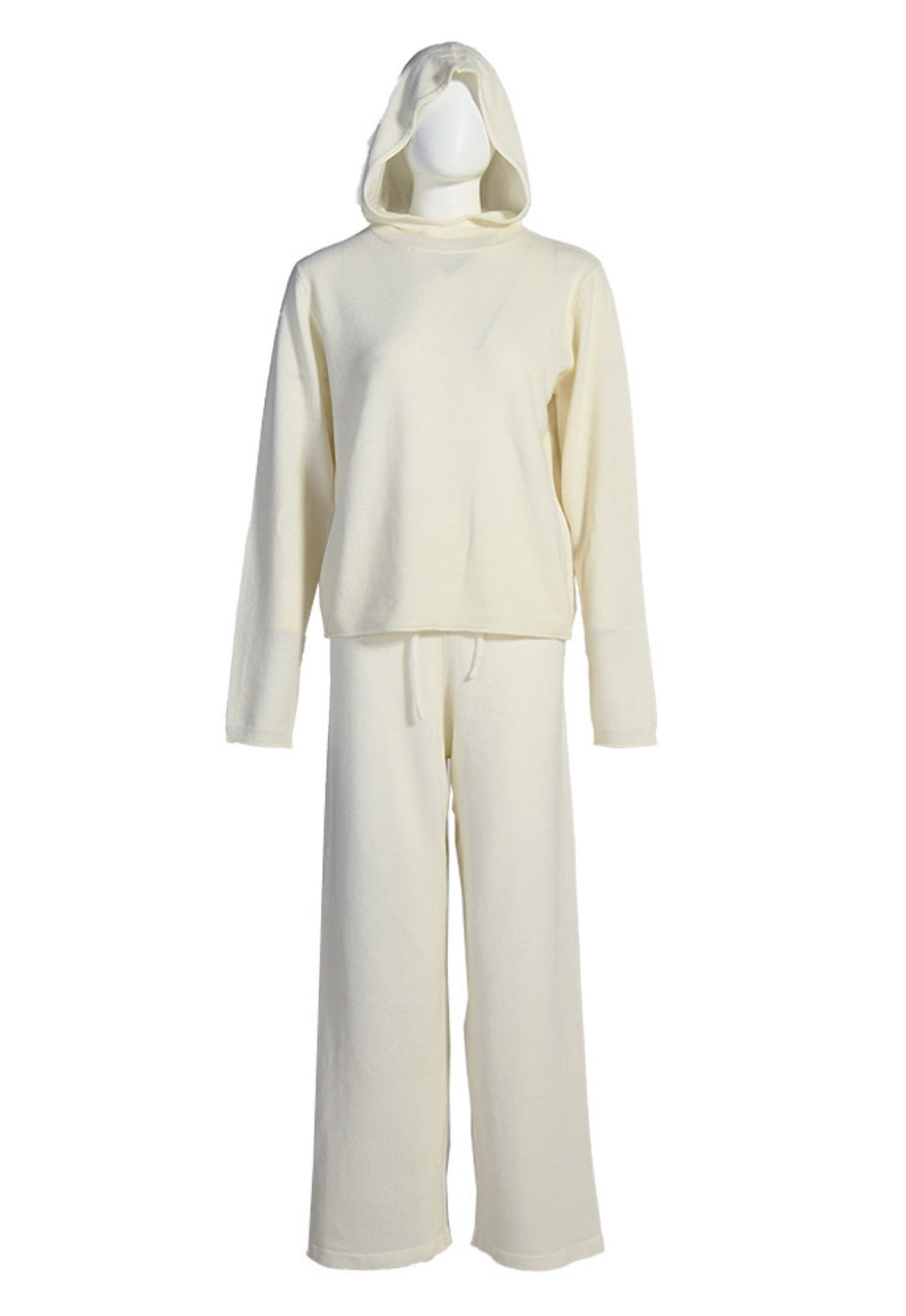 Cozy and stylish cashmere set in craie, crafted to provide warmth and a chic, relaxed fit for everyday luxury.
