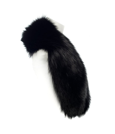A black fox fur collar. 
