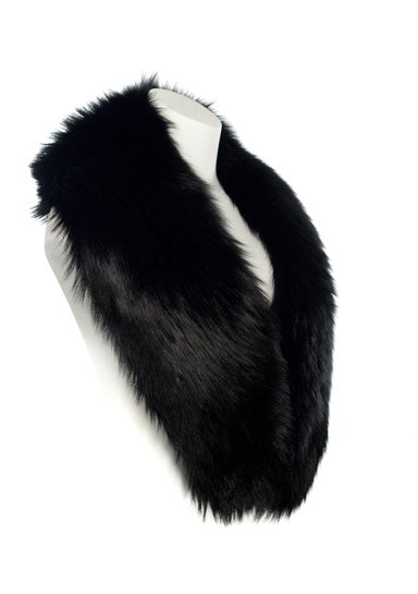 A black fox fur collar. 