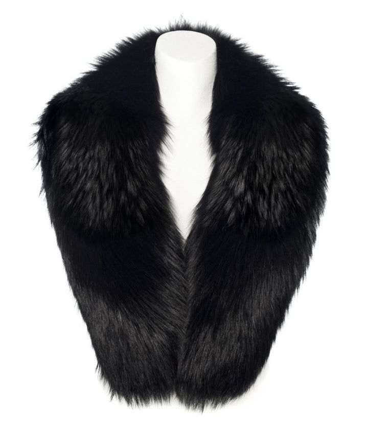 A black fox fur collar. 