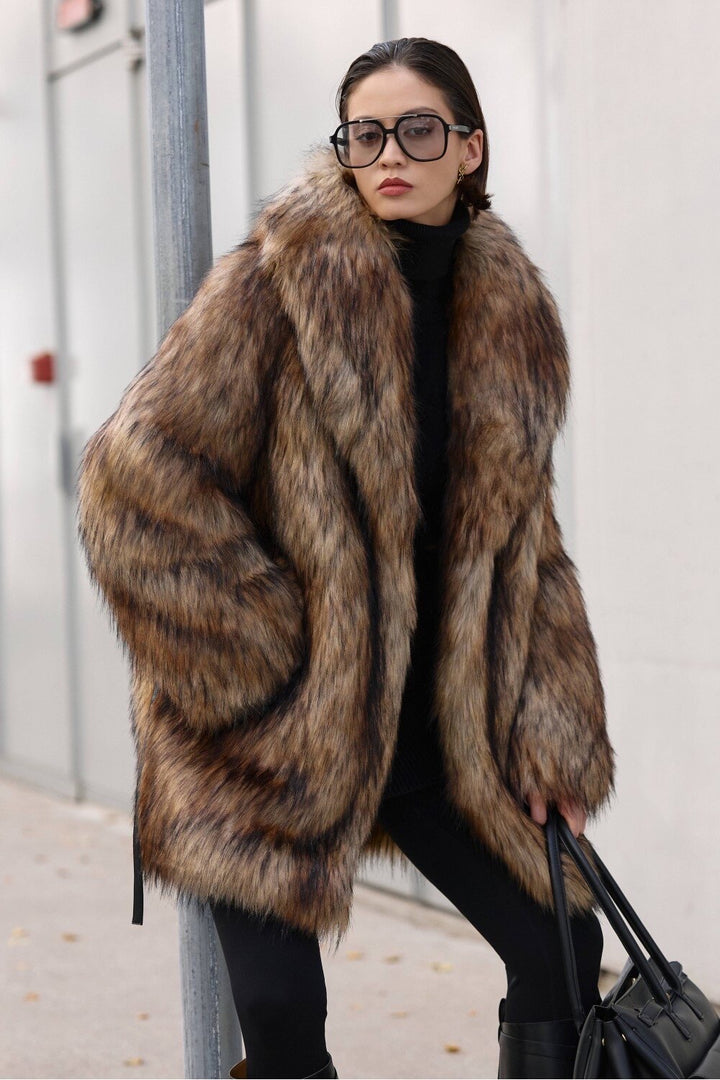 Cappotto in pelliccia sintetica color ambra