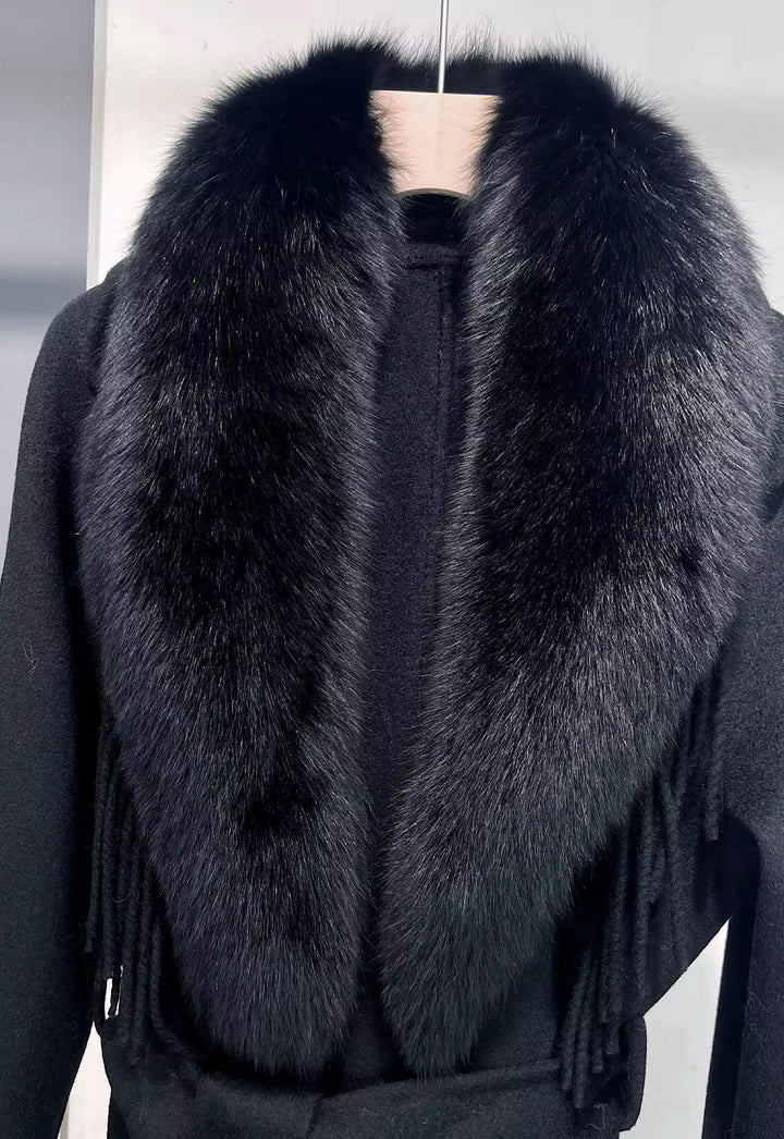 A genuine black fox fur collar. 