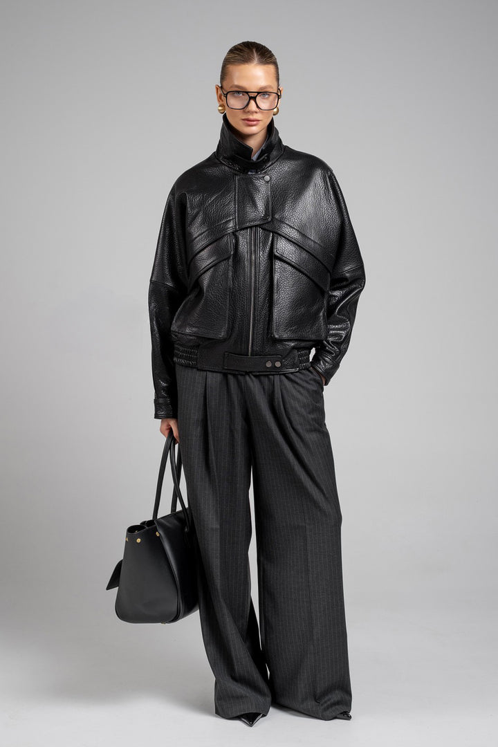 Chic cropped jacket in black genuine leather, perfect for elevated street style and winter layering.