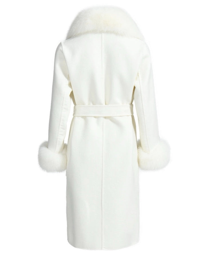  A cashmere white coat timeless style and rich materials exude elegance and comfort.