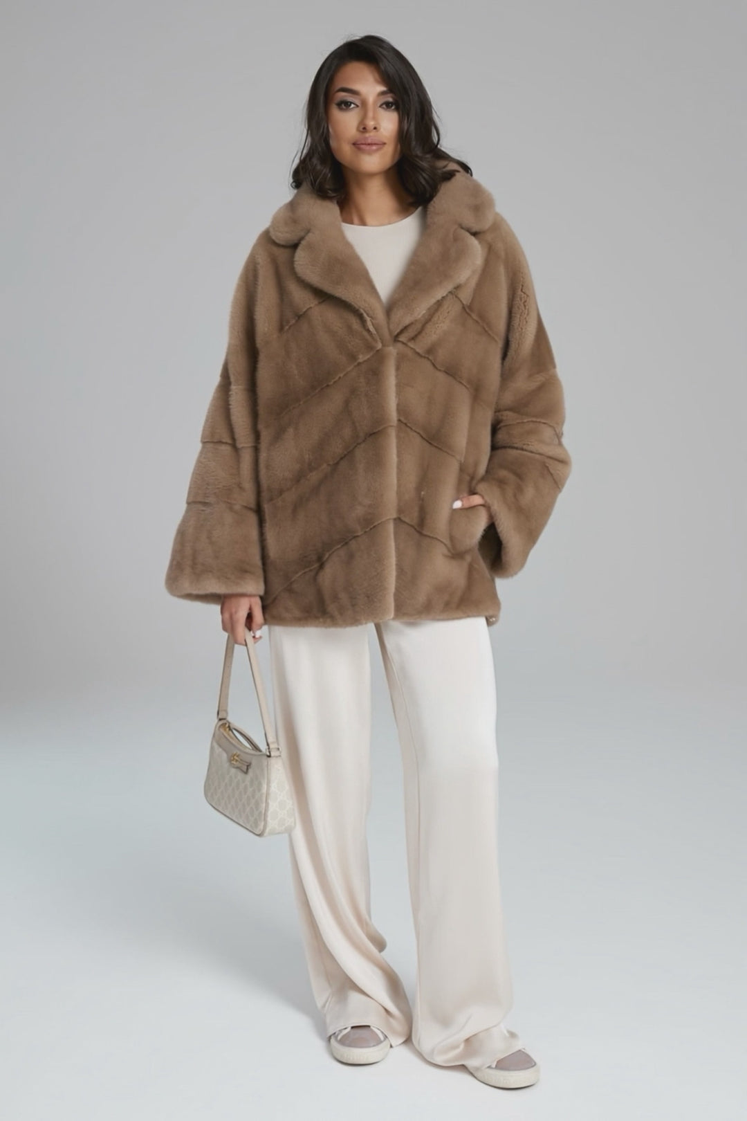Louise Cappotto in Visone